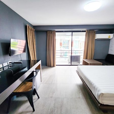 Watana Hotel Bangkok Exterior photo