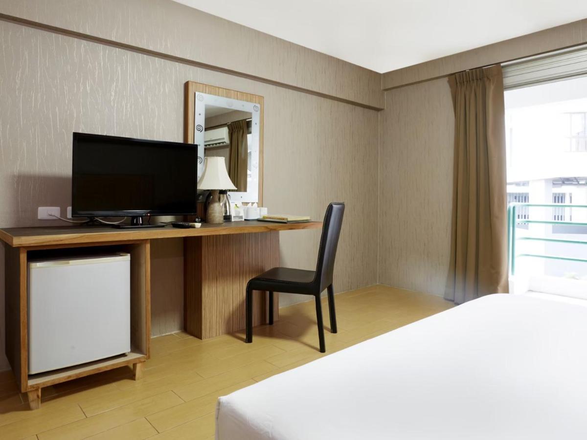 Watana Hotel Bangkok Exterior photo