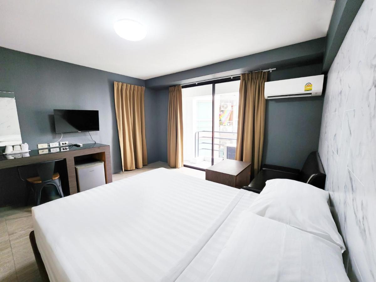 Watana Hotel Bangkok Exterior photo