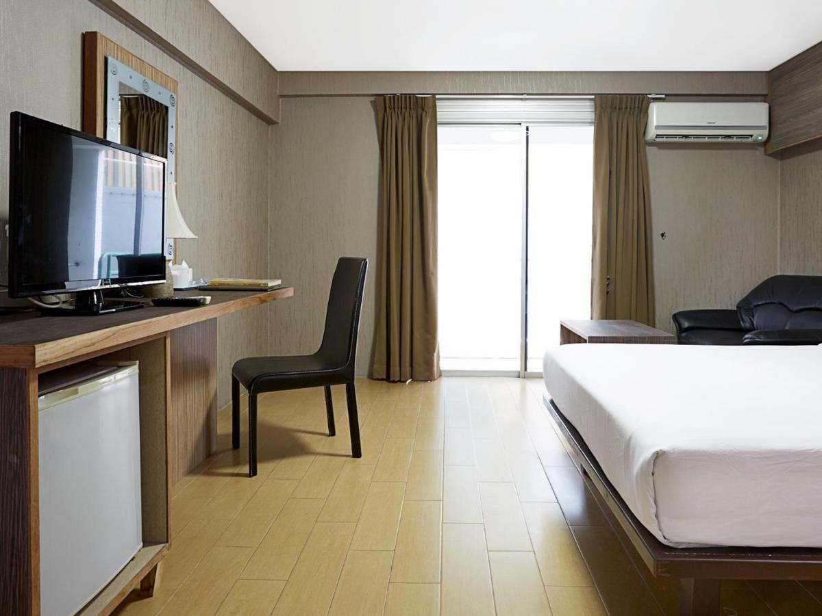 Watana Hotel Bangkok Exterior photo