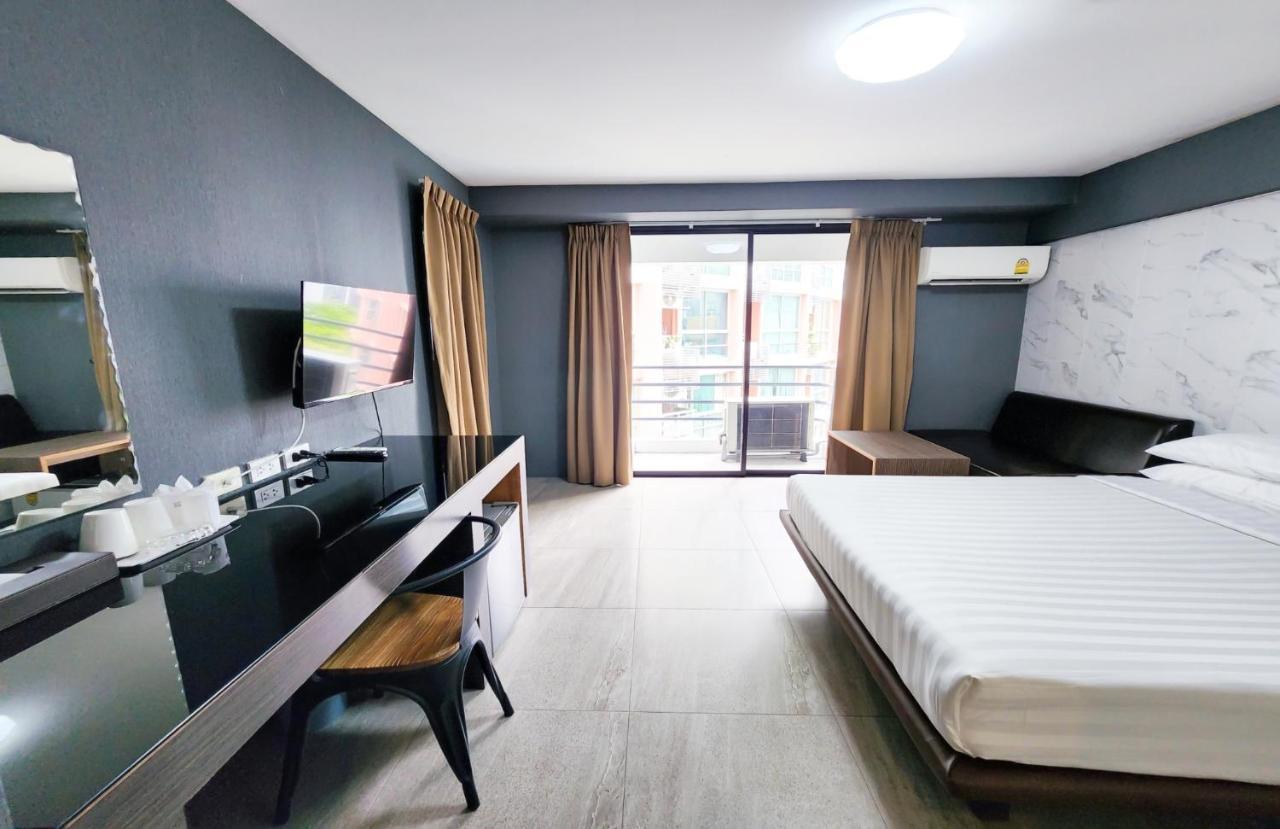 Watana Hotel Bangkok Exterior photo